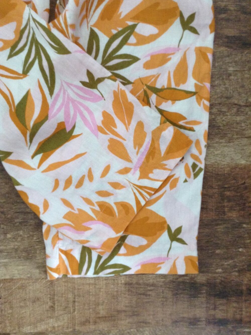 ⭐C & C CALIFORNIA 100% LINEN LOUNGE PANTS in Floral, size S - LIKE NEW⭐ - Picture 3 of 4